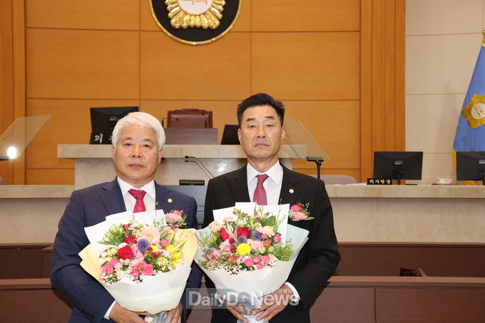의장,부의장 당선 (백인규 의장, 김일만 부의장)