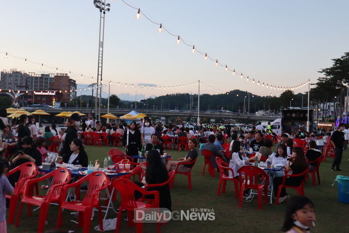 봉화내성천변 시장애(愛)불금야시장 매주 불야성