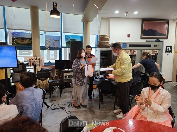 울릉읍 지역사회보장협의체, 마을기업 울릉섬가온농업회사 법인과 특화사업 ‘어르신생신상 차려드리기’ 시행 및 희망재능나눔 업무협약 체결