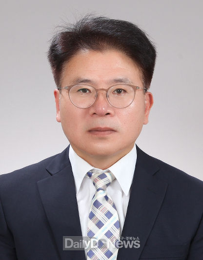 한국경제통상학회 제17대 회장으로 취임한 이우형 계명대 교수. (사진=계명대 제공)