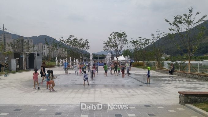 경산시, 도심 속 강변 친수시설, 남천 어린이 물놀이장 개장