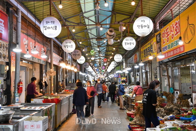 영주시, 전국 최대규모 전통시장 축제 ‘2022 전국우수시장박람회’ 유치 확정(영주 365시장 전경).
