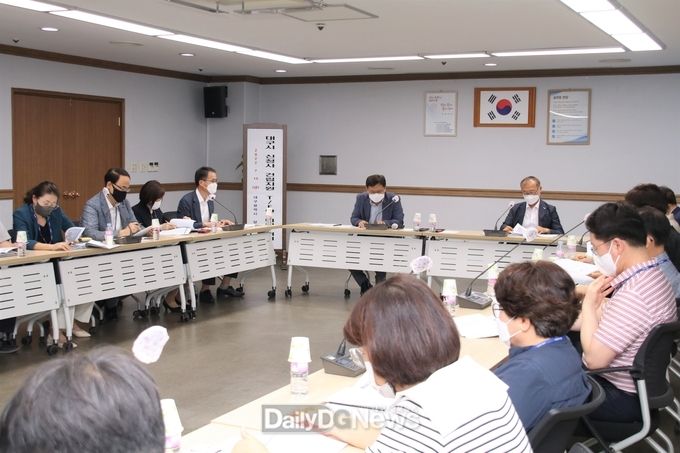 대구 달서구, ‘대구시 신청사 건립지원 TF단’ 회의 모습. (사진=달서구 제공)