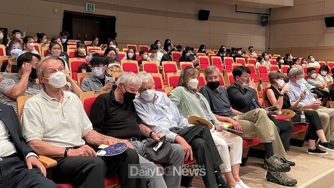 경주엑스포 대공원을 찾은 FMC 방한단이 플라인 공연을 관람했다