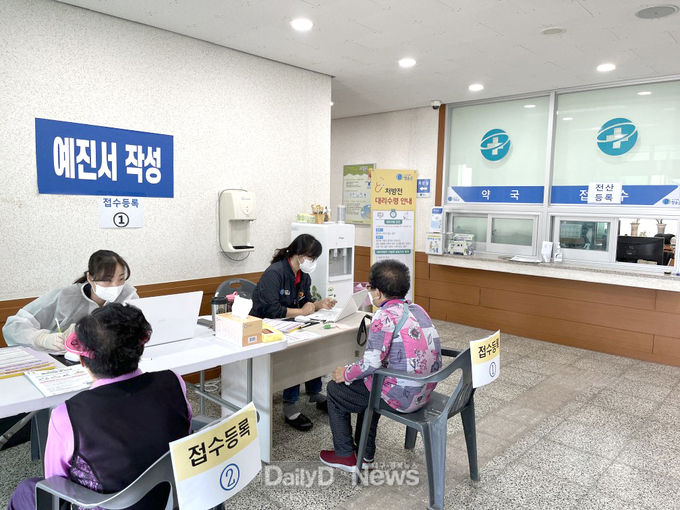 50대 연령층·기저질환자 등 4차접종 대상 확대 시행