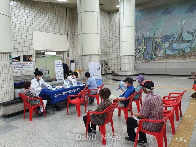 한국건강관리협회 대구지부 , 수성구청역 “찾아가는 건강캠페인” 실시