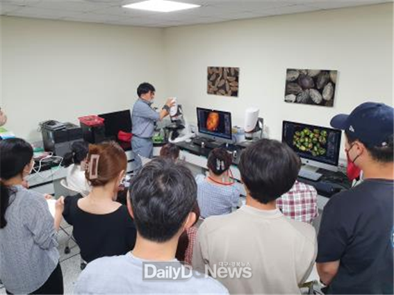  8월 4일 국립백두대간수목원 산림환경연구동에서 실시한 실체현미경 무료 교육 워크숍