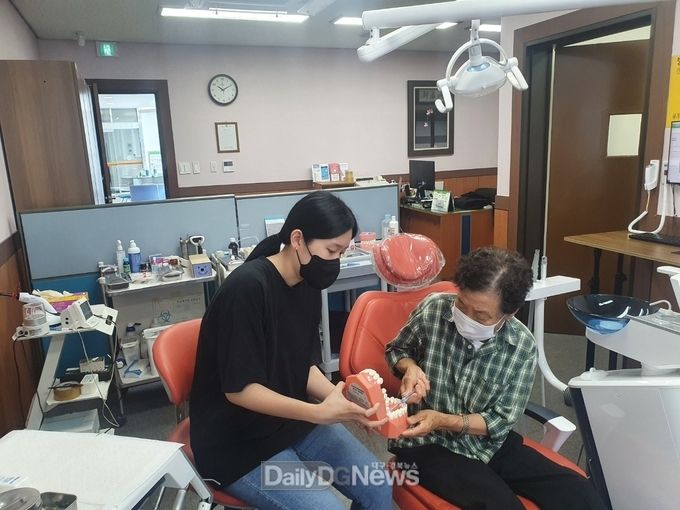 봉화군 보건소는 ‘지역주민 치주상태 개선사업’을 연중 운영하고 있다. (사진=봉화군 제공)