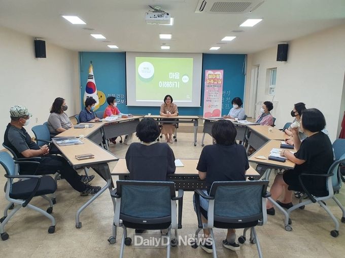 울진군 ‘2022년 치매환자 가족교실’ 운영 모습. (사진=울진군 제공)
