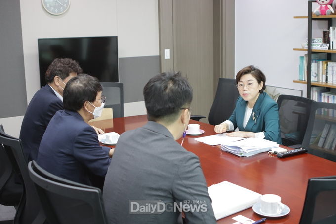 김정재의원, 국민연금공단 박정배 이사장 직무대행 만나 포스코홀딩스 포항이전 당위성 설명