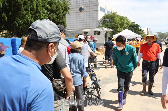 ‘다시 일어서는 포항’, 추석 연휴 잊고 민관군 피해복구 봉사에 ‘구슬땀’