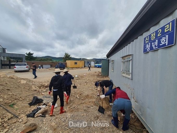 태풍 힌남노 피해 현장 복구에 나선 봉화군청 직원들