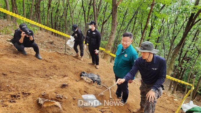 김재욱 칠곡군수, 6.25 전사자 유해 발굴 현장 격려
