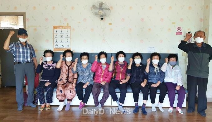 영천시) ‘전국 최초’ 경로당 맞춤형 붙박이 소파 제작 설치