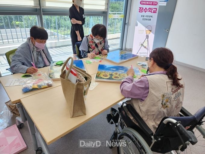 청도군 보건소, 장애인 토탈공예 및 천연화장품 만들기 프로그램 운영