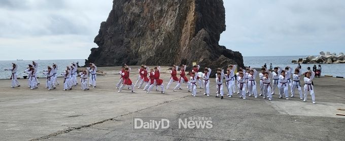 광복 77주년 경축 태권도 퍼포먼스 행사 개최