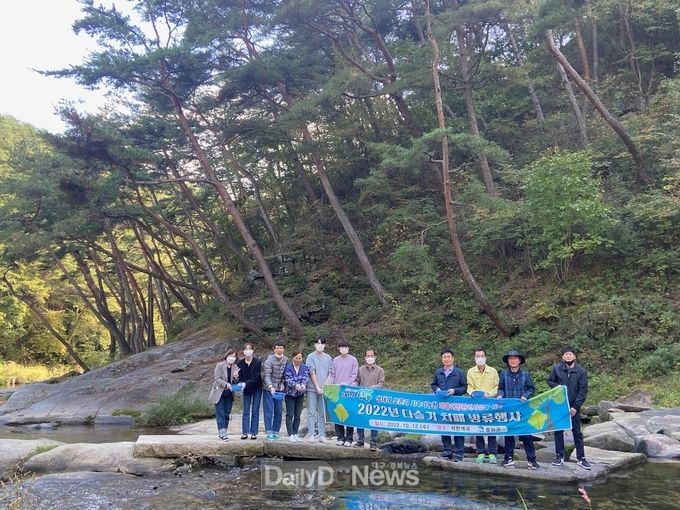 봉화군, 다슬기 치패 방류행사 열어
