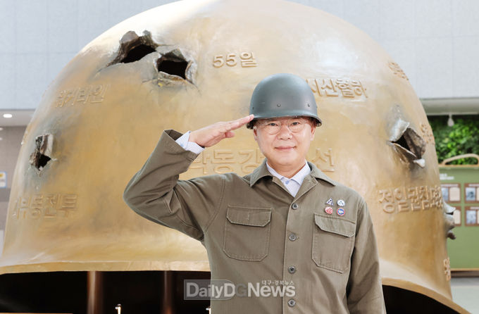 김재욱 칠곡군수, 6·25 군복 입고 대구 군부대 유치 나서