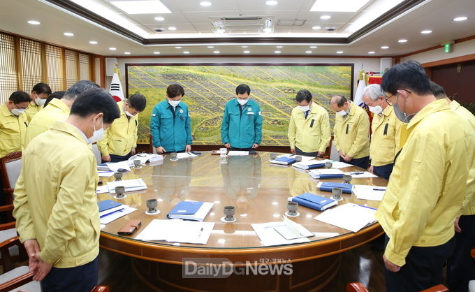 주낙영 경주시장 묵념으로 회의 시작