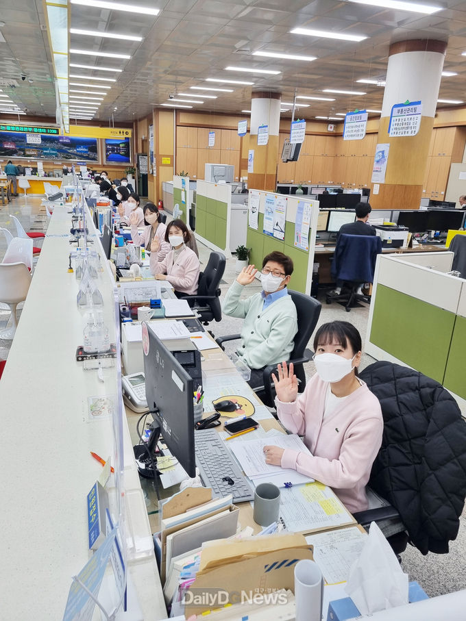 안동시 민원실, 산뜻한 민원복 입고 새로운 분위기로 변신 !!