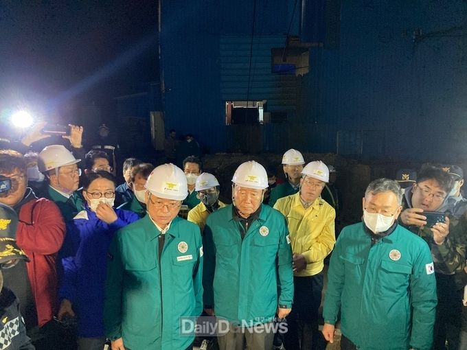 박현국 봉화군수 봉화 아연광산 매몰사고 현장 방문 사진