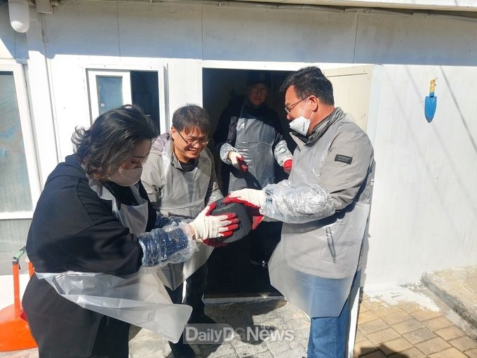 경산시공무원노동조합, ‘노사가 함께하는 사랑의 연탄나눔’ 봉사