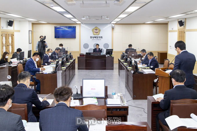신공항이전지원특위, 집행부로부터 신공항 추진상황 보고받아