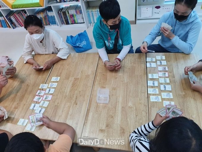 문경시, 카드놀이 통해 지역 알린다