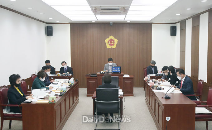 대구시의회 건설교통위원회 대구시 상수도사업본부 행정사무감사 실시 모습. (사진=대구시의회 제공)