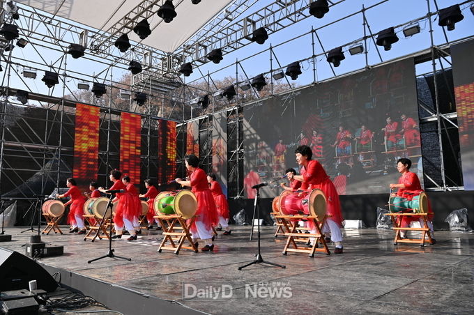 ‘청송사과축제장’ 연일 수많은 관광객들로 북적