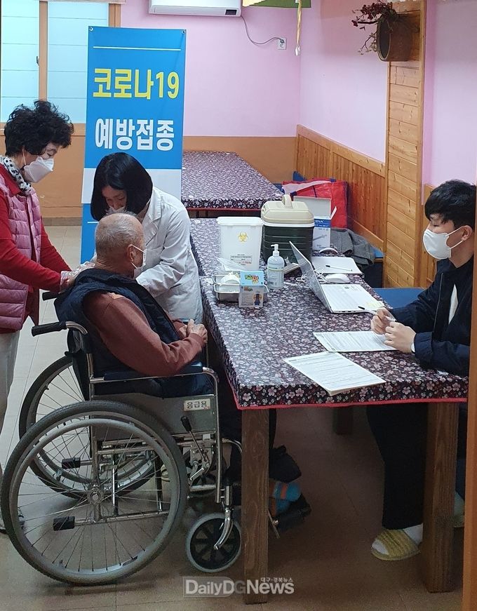 청도군! 감염취약시설 동절기 코로나19 2가 백신 방문예방접종