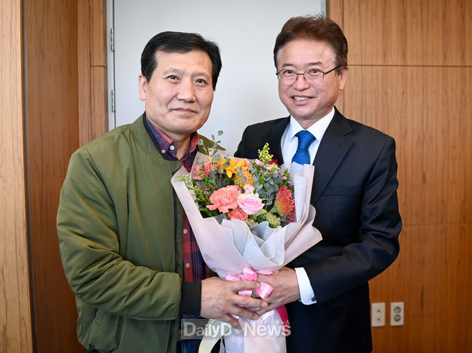 경상북도 제공) ‘기적의 생환’봉화 광부…치료 7일 만에 건강히 퇴원