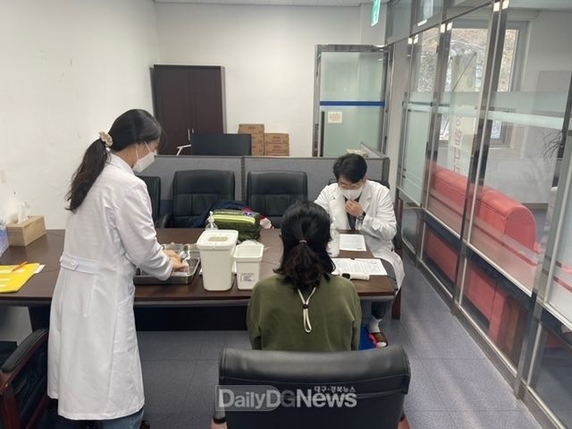 군위군, 요양시설 코로나19 방문접종 시행