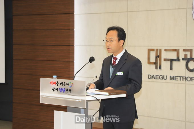 김도형 대구시교육청 감사관이 15일 '학교급식 운영실태 특정감사 결과'를 발표하고 있다. (사진=이준호 기자)