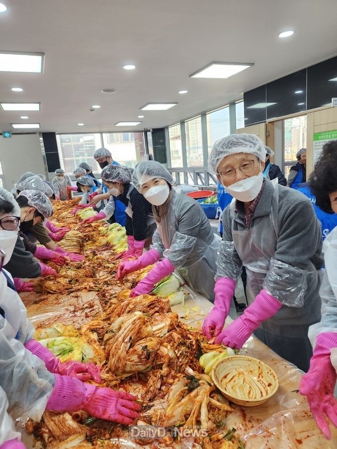 구미시사회적경제기업협의회, 취약계층 75가구 김장김치 150포기 전달