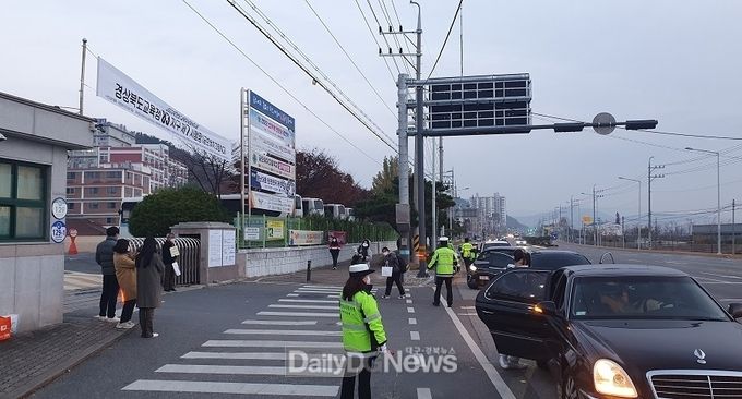 구미시·교통봉사단체, 시험장 주변 교통소통 및 차량 안내
