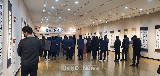 안동시립웅부도서관 문화교실 서예회원전 개최