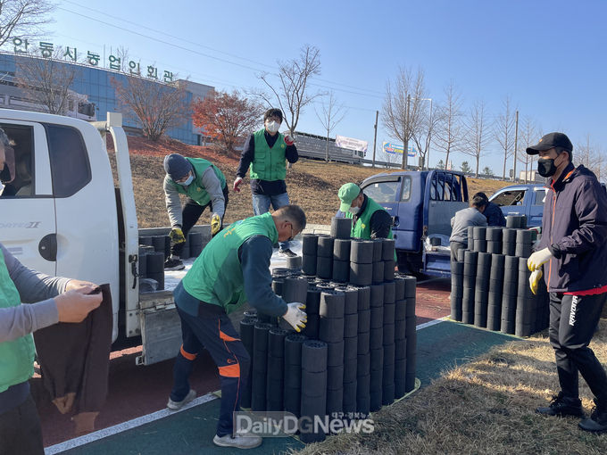 새마을지도자안동시협의회, 2022 새마을지도자, 사랑의 연탄나누기 운동 전개