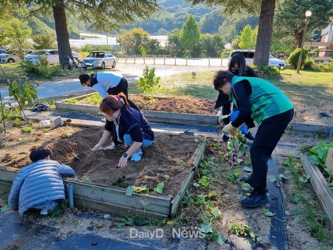 김천시새마을회, 공동체정원학교 가족텃밭 운영 종료