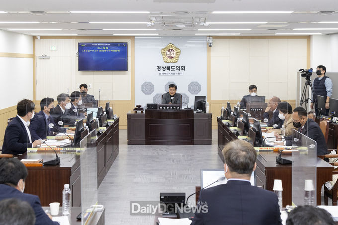 경북도의회 원자력대책특별위원회, 첫 업무보고회 개최
