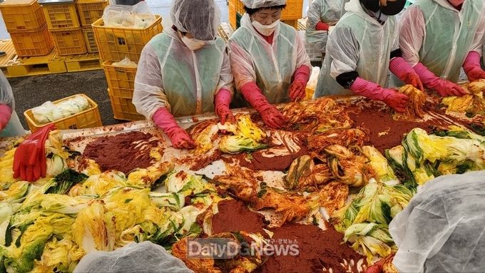 영덕군 새마을회, 김장 나누기로 이웃사랑 실천