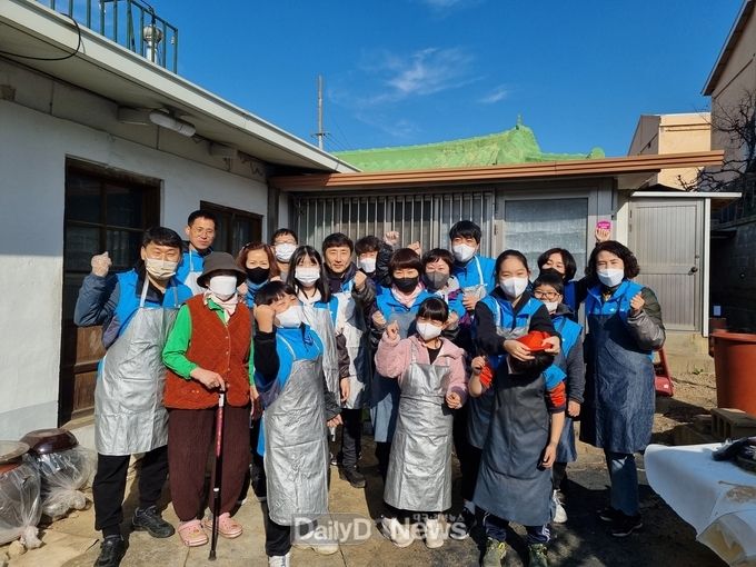 경북도청 동우회 빛나사, 사랑의 연탄 전달