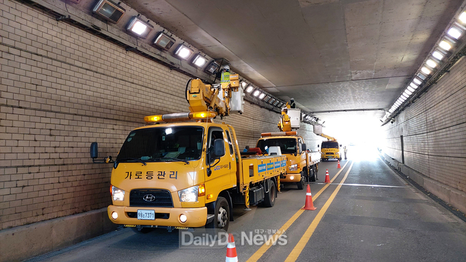 대구공공시설관리공단은 오는 12월 12일 오후 9시부터 13일 오전 5시까지 서변지하차도 내 조명 선로 보수공사를 실시한다고 밝혔다. (사진=대구시 제공)