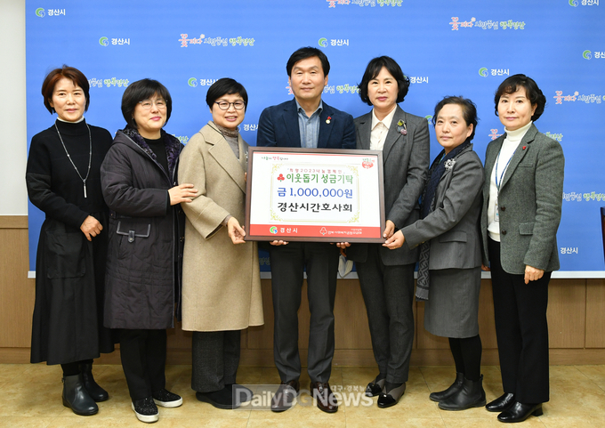 경산시간호사회, 어려운 이웃 위한 성금 100만원 전달