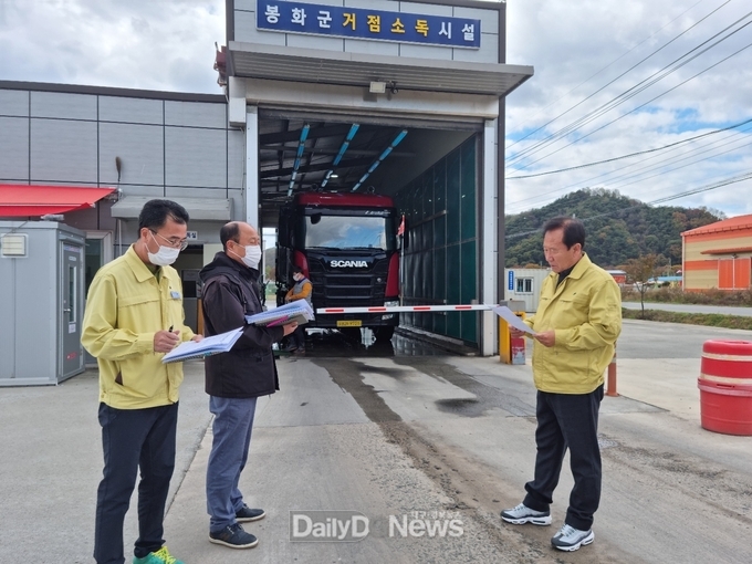 10월 25일 박현국 봉화군수 거점소독시설 긴급 방문해 가축방역 총력 대응 지시