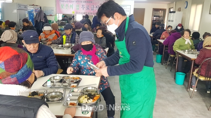 따뜻한 봉사활동으로 이웃사랑 공동체 정신 실천