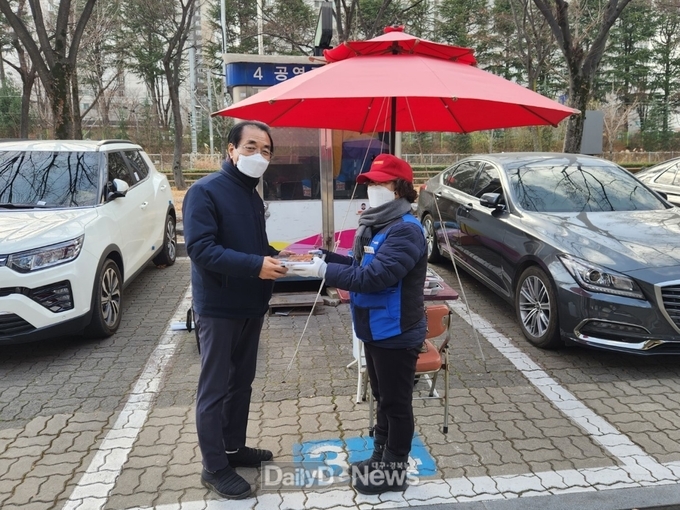 구미시설공단, 공영주차장 근무자에게 ‘온기 나눔 도시락’ 전달