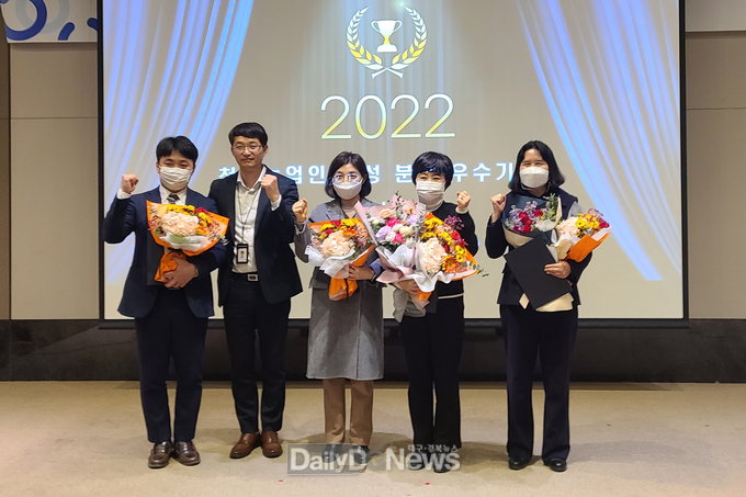영주시농업기술센터가 농촌진흥청 주관 ‘2022 청년농업인 육성 우수기관 경진대회’에서 전국 최우수 기관으로 선정됐다
