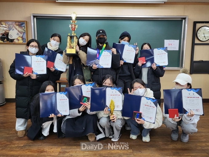 대구공업대학교 메이크업분장예술과 재학생들이 ‘제5회 국제뷰티스트 챔피언쉽 in 2022’에 참가, 참가자 전원이 수상했다. (사진=대구공업대 제공)