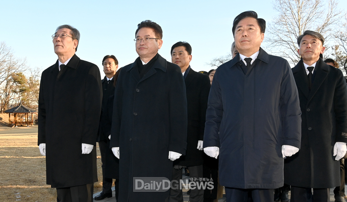 경북도, 새해 아침 충혼탑 참배로 2023년 힘찬 출발